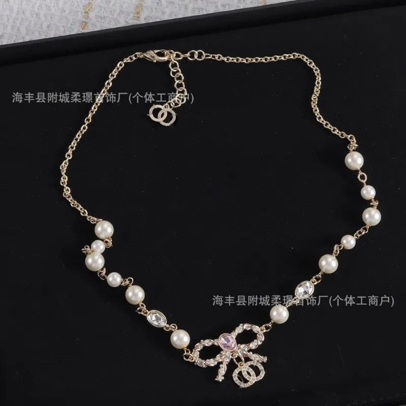 

Xiaoxiangfeng, высокая версия, жемчужное ожерелье с двойной буквой C, сложенные аксессуары, женская нишевая цепочка на шею, ювелирные изделия