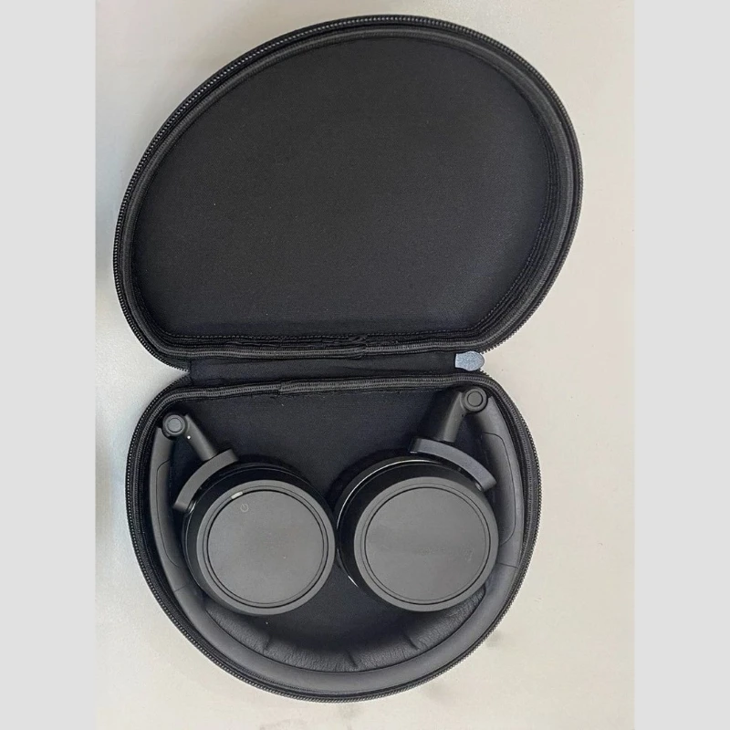 

1PCS is for Porsche Panamena original car rear entertainment Bluetooth headset can be connected to mobile phone and computer