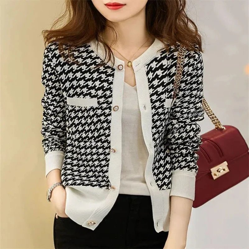 Spring and Autumn New Fashion Round Neck Long Sleeve Cardigan Women\'s Clothing Plaid Korean Button Knitting All-match Trend Tops