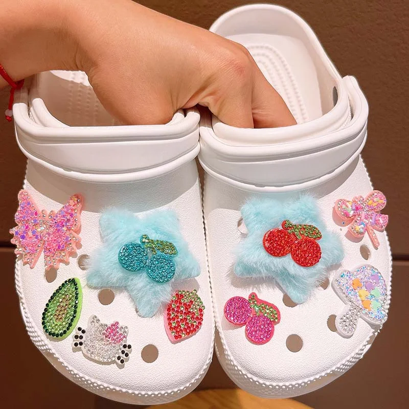 Chaussures perforées en forme d'étoile en peluche, bricolage, construction mignonne, aucun accessoire, décoration, poignées, amovible, résine dure, flash, adapté aux chaussures perforées, nouveau, 2024