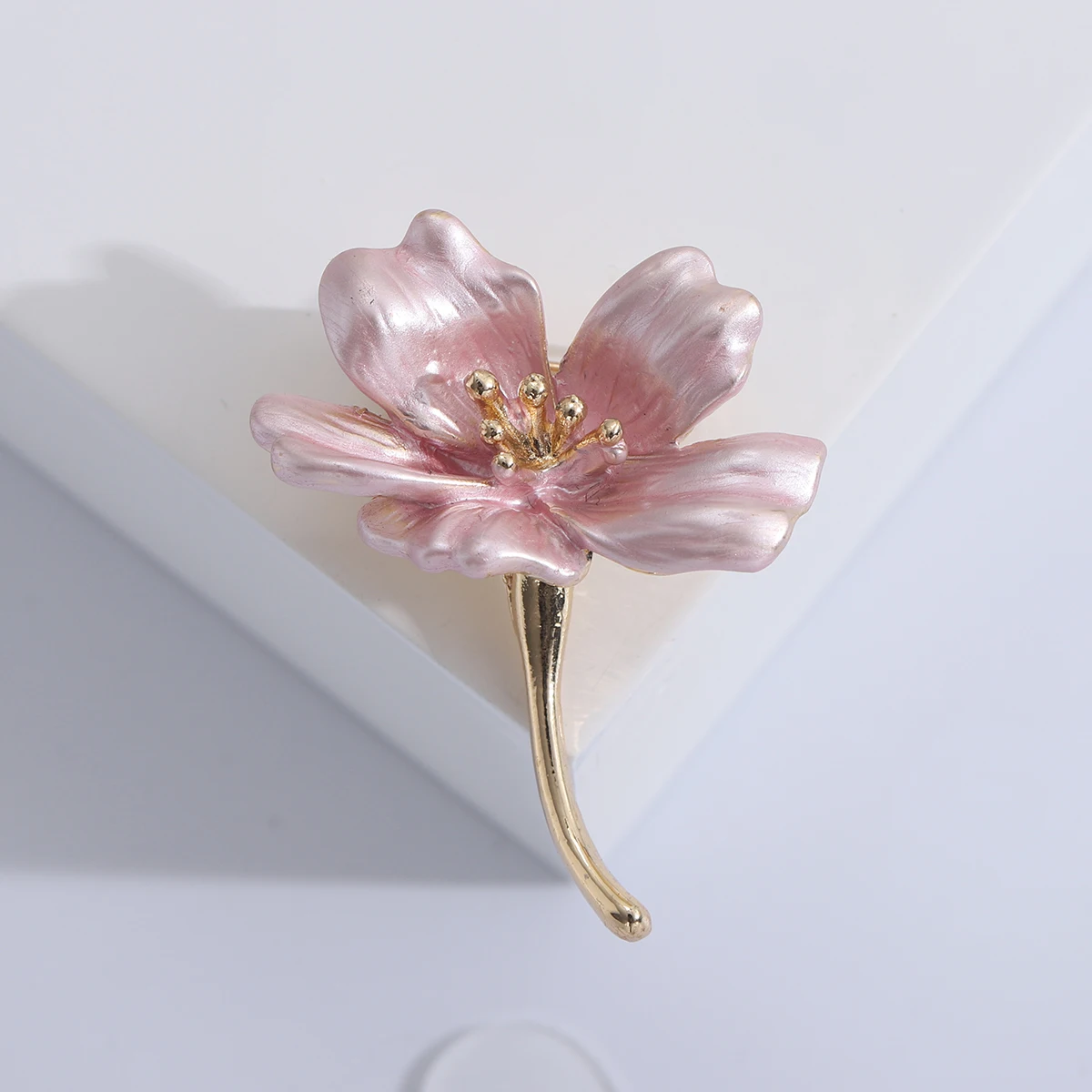 Trendy Enamel Flower Brooches for Women Plant Pins Banquet Party Backpack Gifts Jewelry Accessories