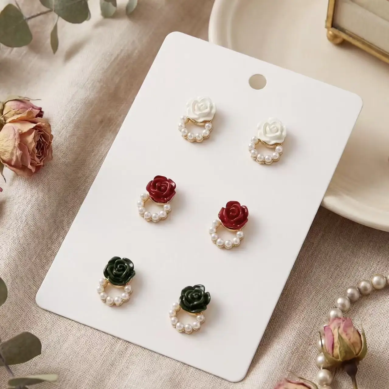 3 Pairs of Exquisite and Compact Vintage Rose Pearl Circle Flower Earrings Set, Elegant French Romantic Style Rose Earrings in Various Colors Such as White, Red, and Green, Suitable for Daily Wear, Date Nights, and Wedding Parties as Accessories and Gifts