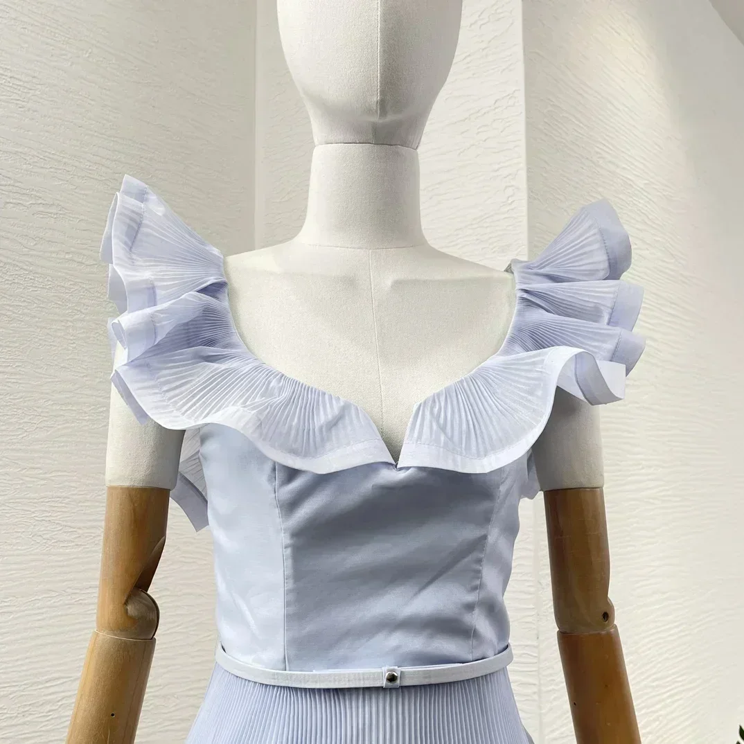 أزرق فاتح اللون الكشكشة الحلو الكشكشة تقليم في العنق الطية Ruched حمالة المرأة فستان قصير عالي الجودة