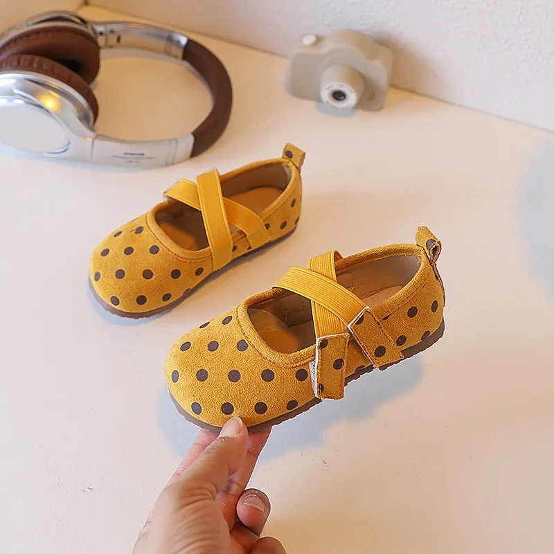 

2025 Autumn Girls' Casual Flat Shoes New Polka Dot Children’s Leather Princess Shoes Soft Non-Slip Soles Shoes for Babies
