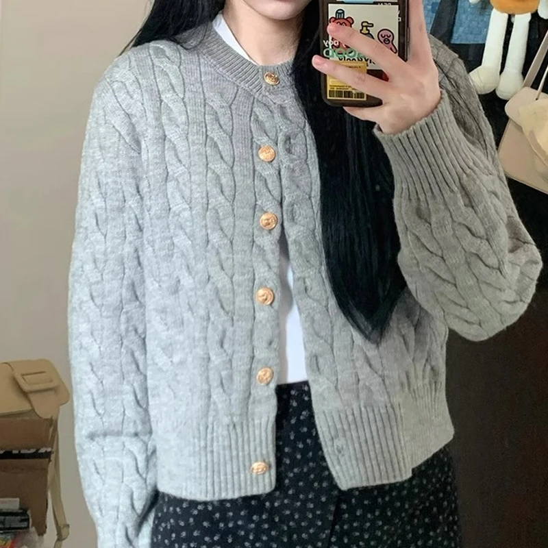 Korean College Style Versatile Knitted Cardigan Women\'s Autumn New Gray Sweater Long Sleeved O-neck Button Cardigan Sweater