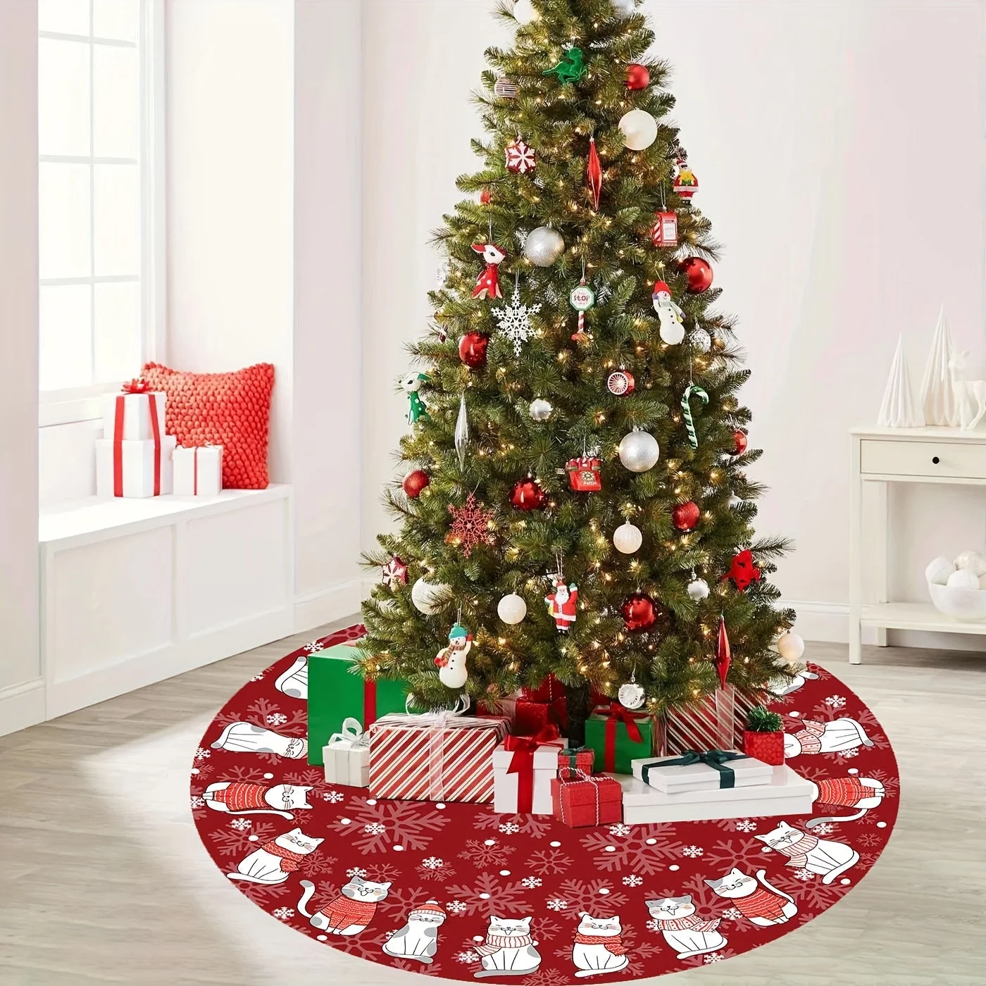 Das Weihnachts-Kratzbaumkleid von VIKAMA mit Schneeflocken und Weihnachtsmannmütze-Design ist perfekt für Partys und Heimdekorationen