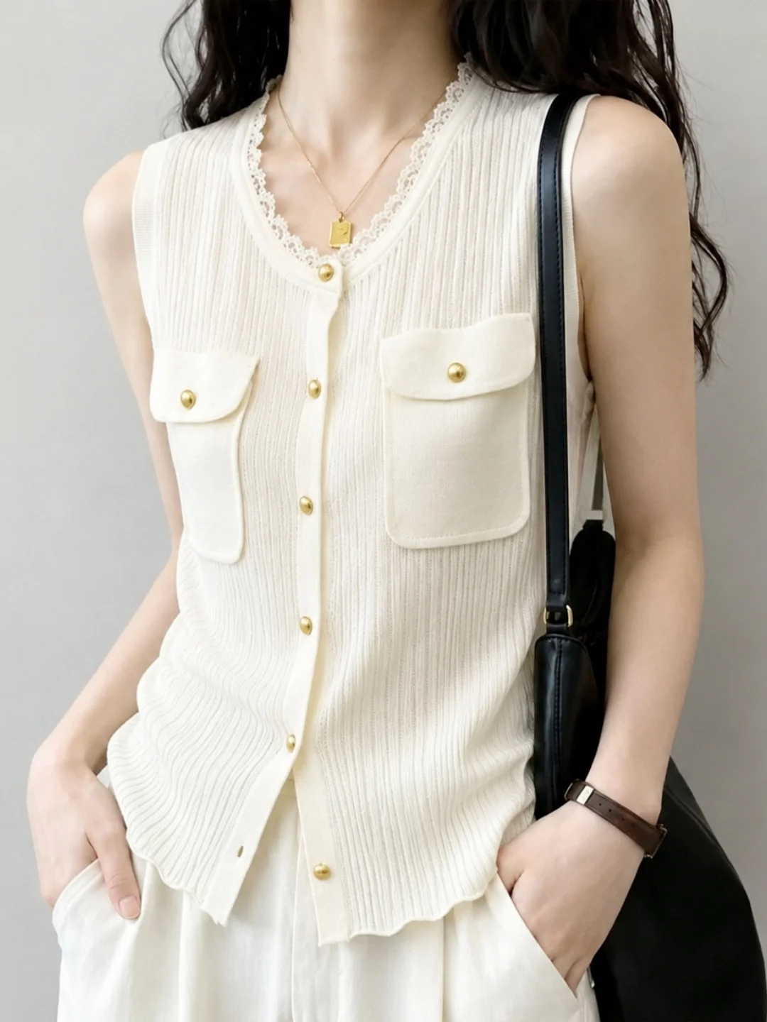 

Lace Trim Ice Silk Knitted Vest Single Button Commute Versatile Top Women's Fashion Straight Cut Summer 2026 round Neckline