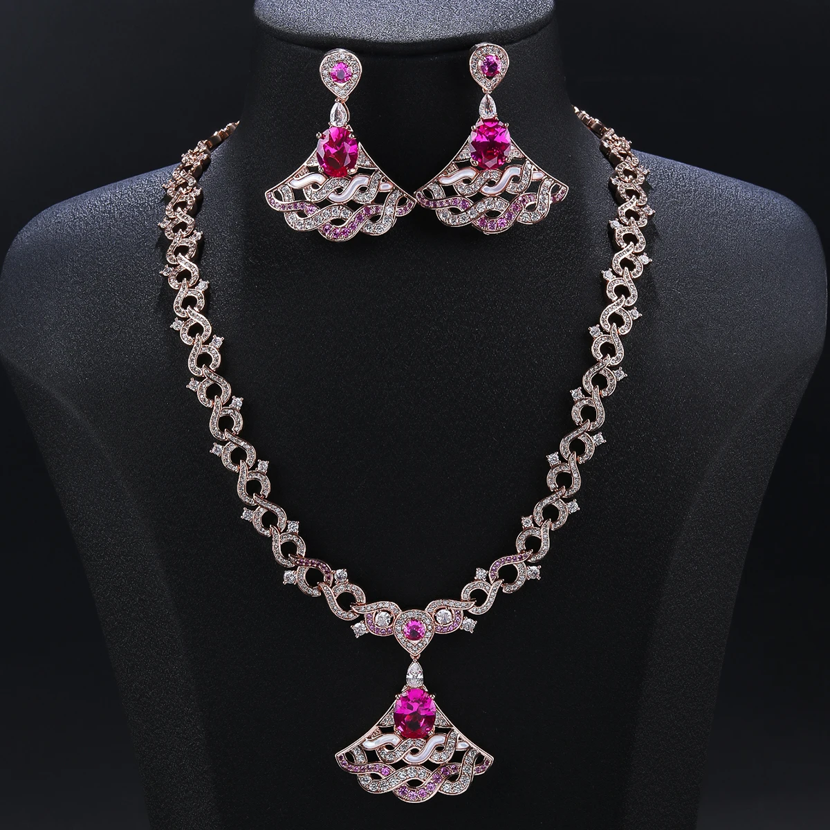 Luxury Elegant Cubic Zirconia fan-shaped Pendant Design Necklace Earrings Set Lady Party Accessories Wholesale CN11523
