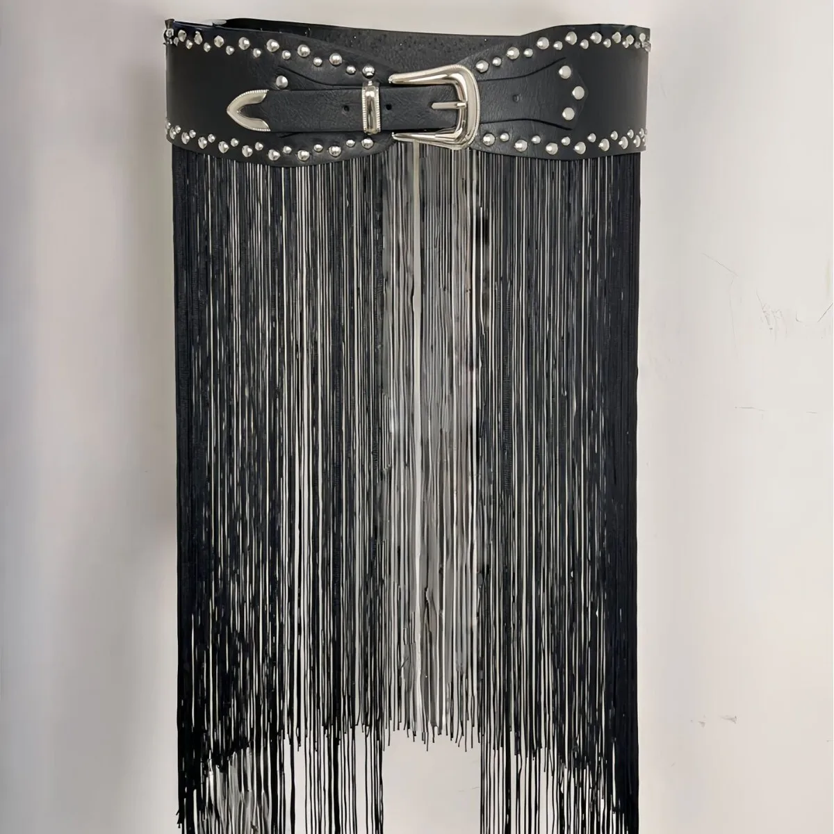 النمط الأوروبي والأمريكي برشام مزين الشرير مع شرابات واسعة سوداء بالإضافة إلى حجم تنوعا الخصر ختم البوليستر شرابة الحزام