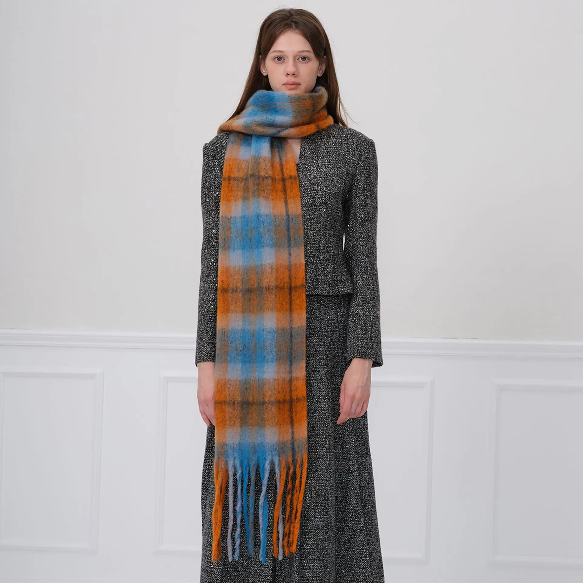 

2025Зимний новый стиль, имитация кашемира, одинаковый по цвету узор, женский шарф с кисточками, утолщенная теплая верхняя одежда, морозостойкая шаль