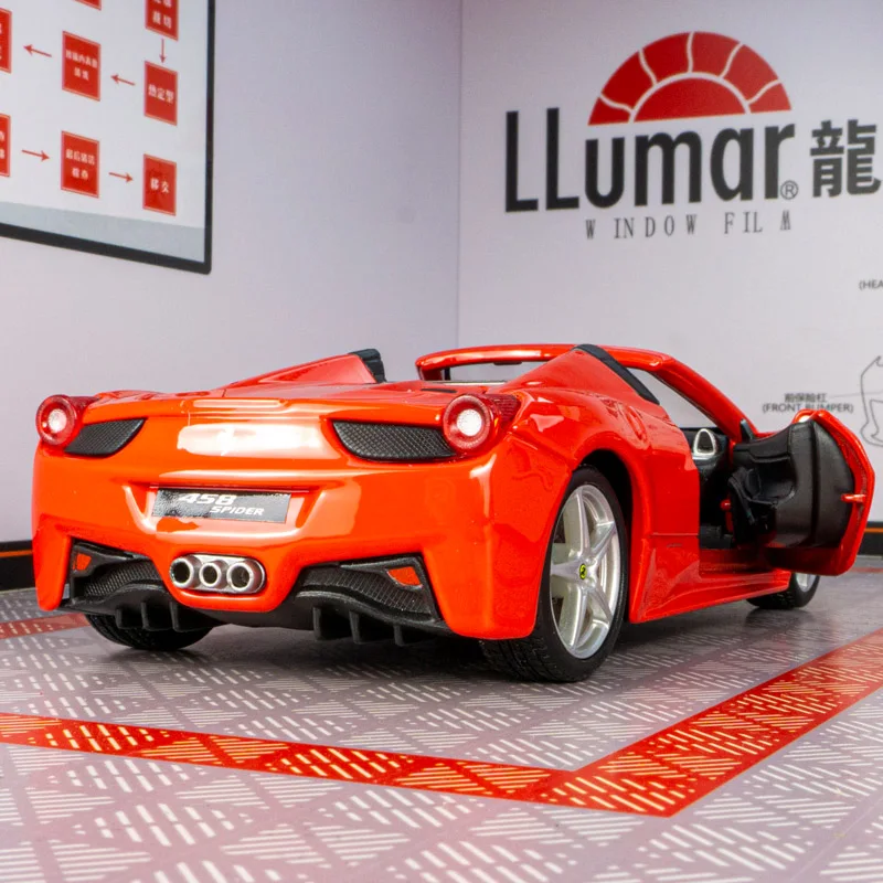 Bburago 1:24 Ferrari 458 Spider Modellauto in Rot, Seitenansicht