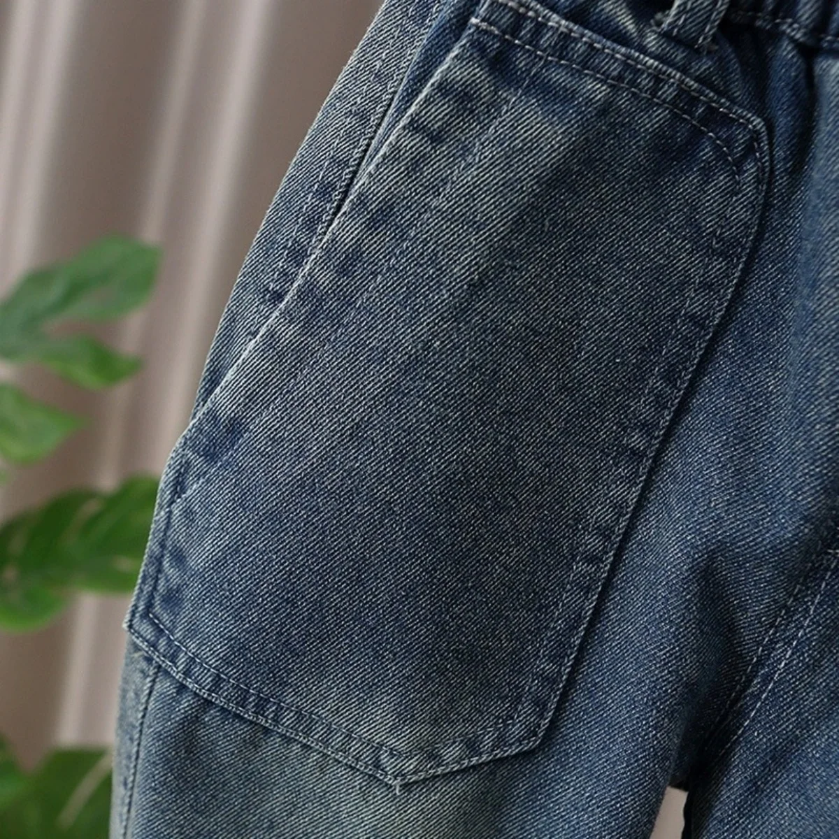 2025 Jeans per bambini Jeans Primavera e autunno Nuovi pantaloni jeans larghi alla moda per ragazzi Pantaloni casual autunnali per bambini Jeans Jeans