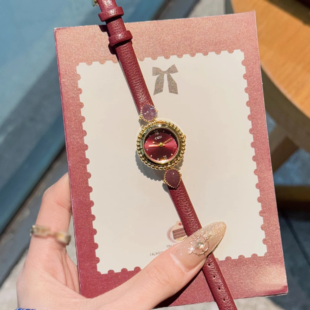 Fashion style minimalist luxury vintage disc belt with a quartz women's watch