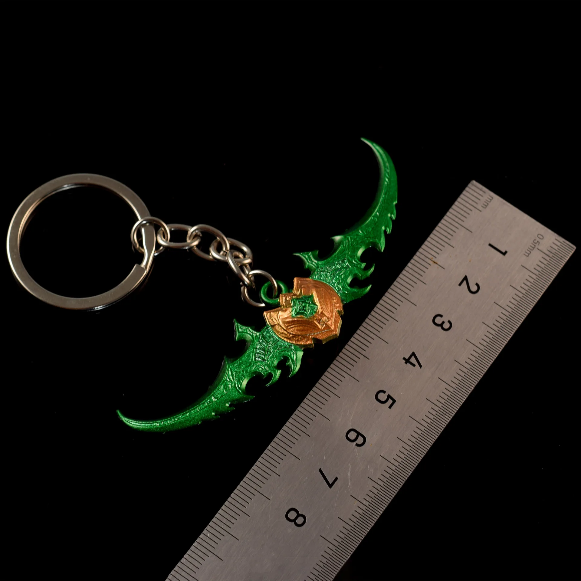 9cm Warglaive of Azzinot Weapon Keychains WOW Game Peripherals Mini Gorehowl All Metal Model Gifts Accessories Collections Toys