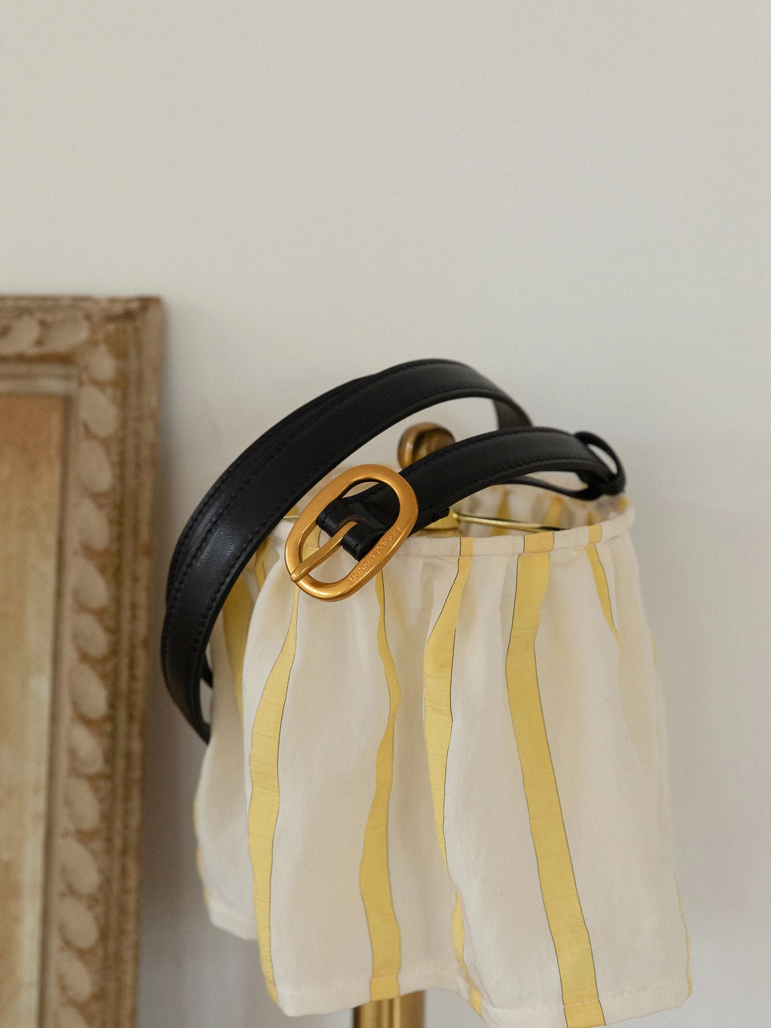 nouvelle-ceinture-en-cuir-napa-double-face-avec-boucle-ronde-vintage-collection-monkey-home-du-5-juin-modele-«-flowing-gold-years-»