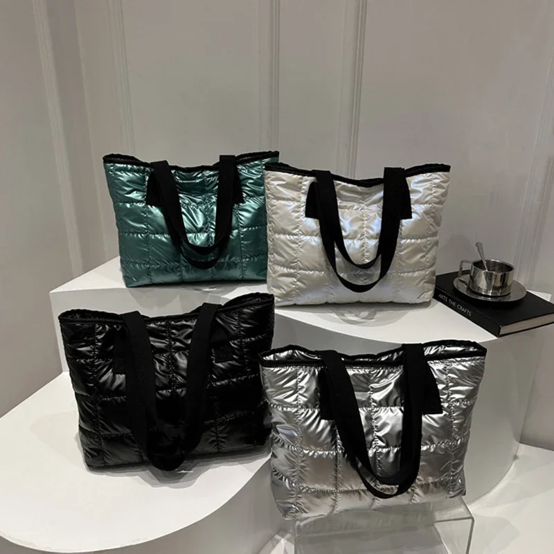 Fashion Ladies Large Capacity Tote Handbag Cotton Padded Rhombus Quilted Portable Solid Color Handbag For Leisure Travel