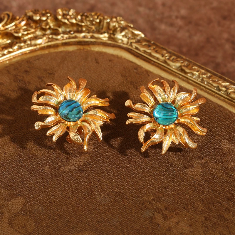 

Винтажные серьги-гвоздики в форме подсолнуха золотого цвета с синими кристаллами, персонализированные ювелирные изделия, новинка 2026 года, тренд, роскошный подарок для женщин