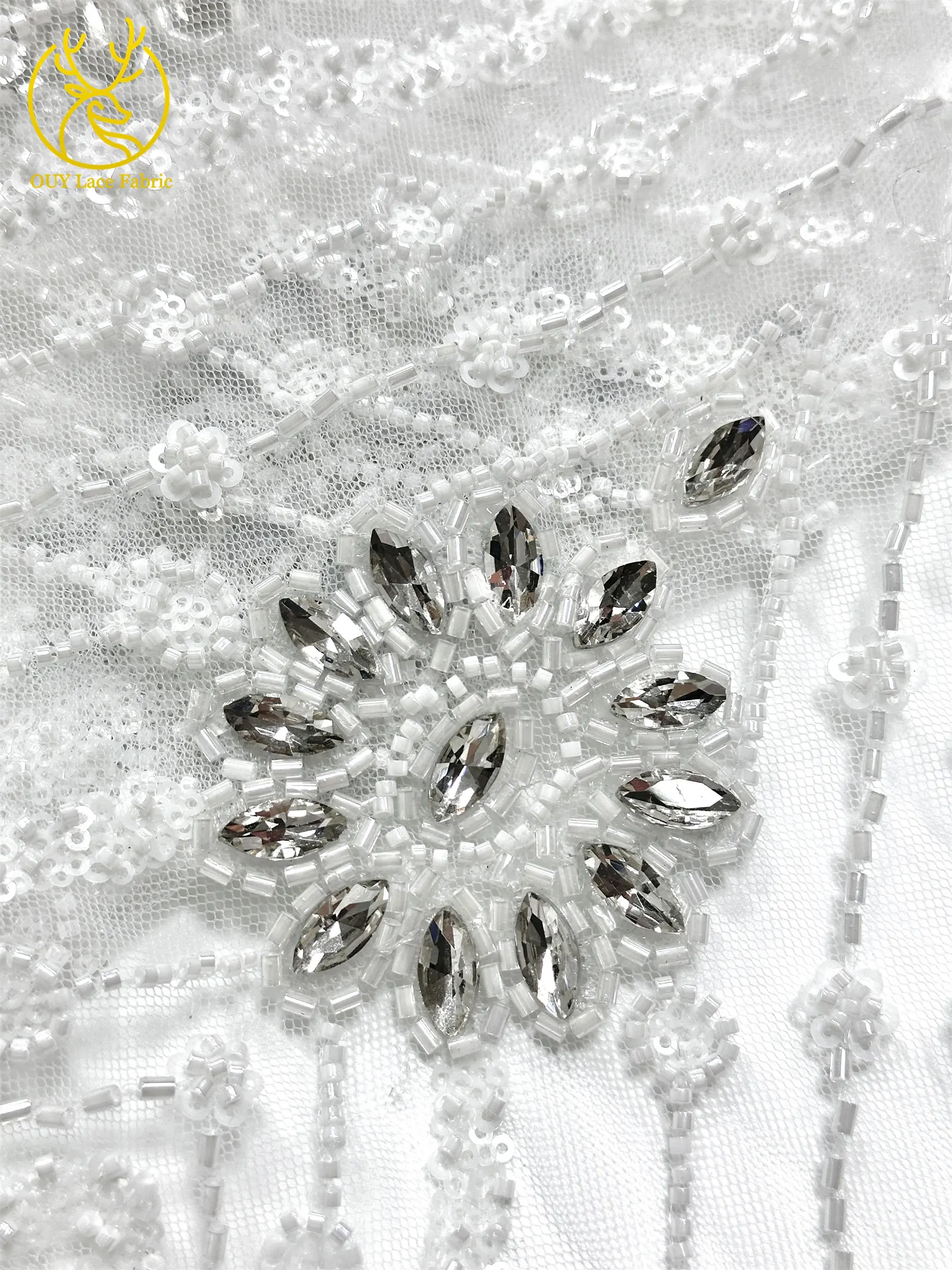 Neuester afrikanischer handgefertigter Perlen-Diamant-Spitzenstoff 2026, luxuriöser nigerianischer Pailletten-dunkelblauer transparenter Spitzenstoff für Hochzeitskleid – Detail 12