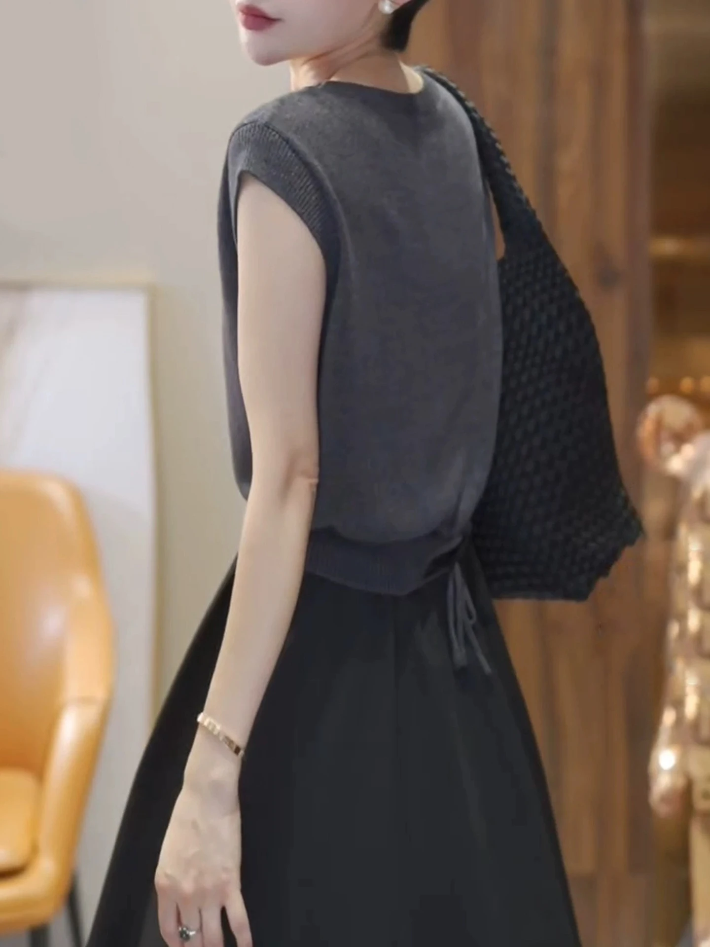 

Summer Ice Silk Knitted Top round Neck Comfortable Soft Casual Back Strap Design Versatile Softness Breathable Women's T-shirt