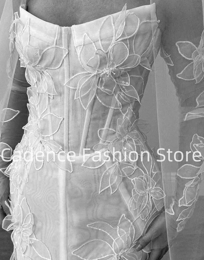 Disesuaikan 2025 manis putih pendek wanita gaun pernikahan elegan tanpa tali bunga Applique gaun pengantin