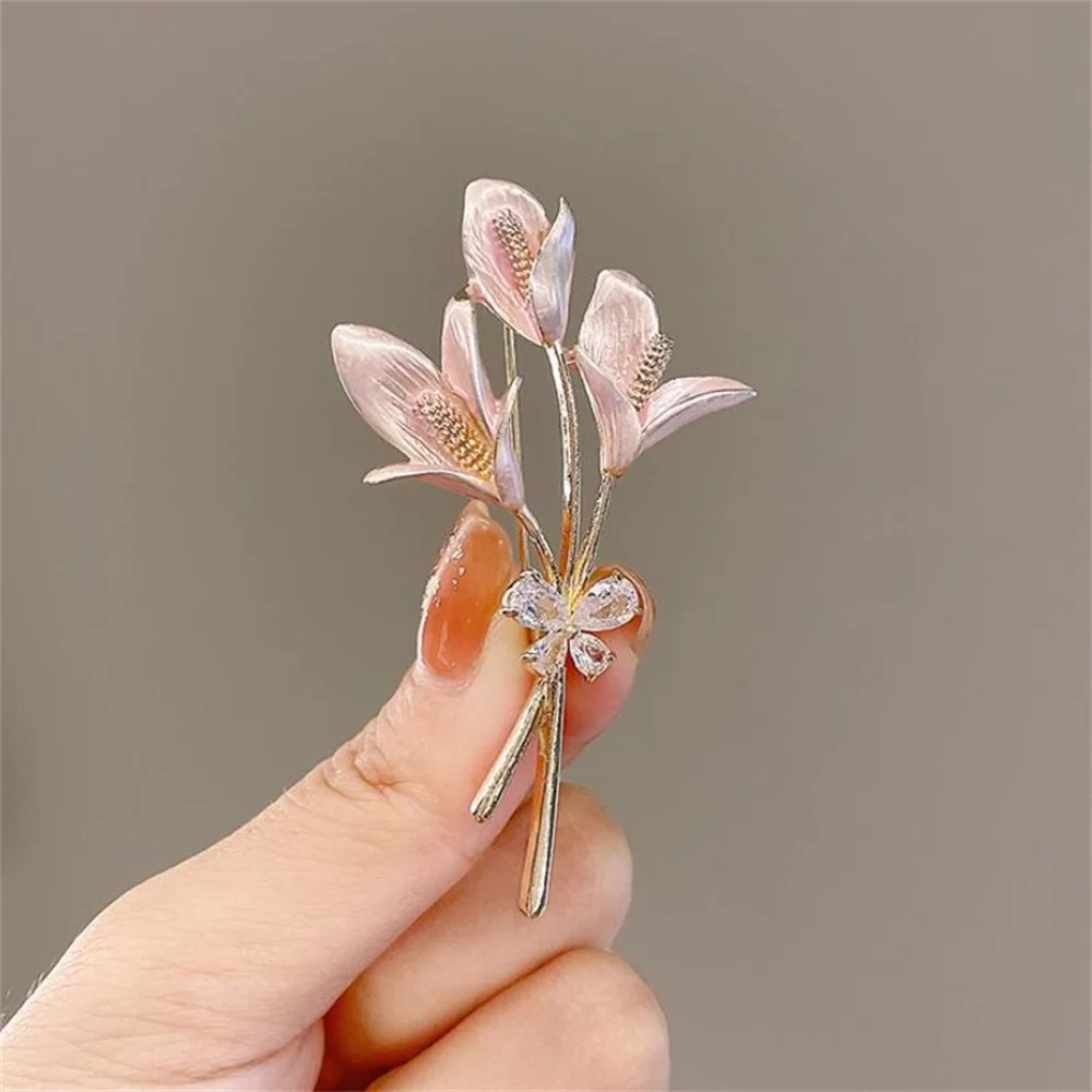 New Rhinestone Enamel Pins Lily Flower Brooches For Women Elegant Weddings Banquet Brooch Pins Gifts Dress Shirt Decoration