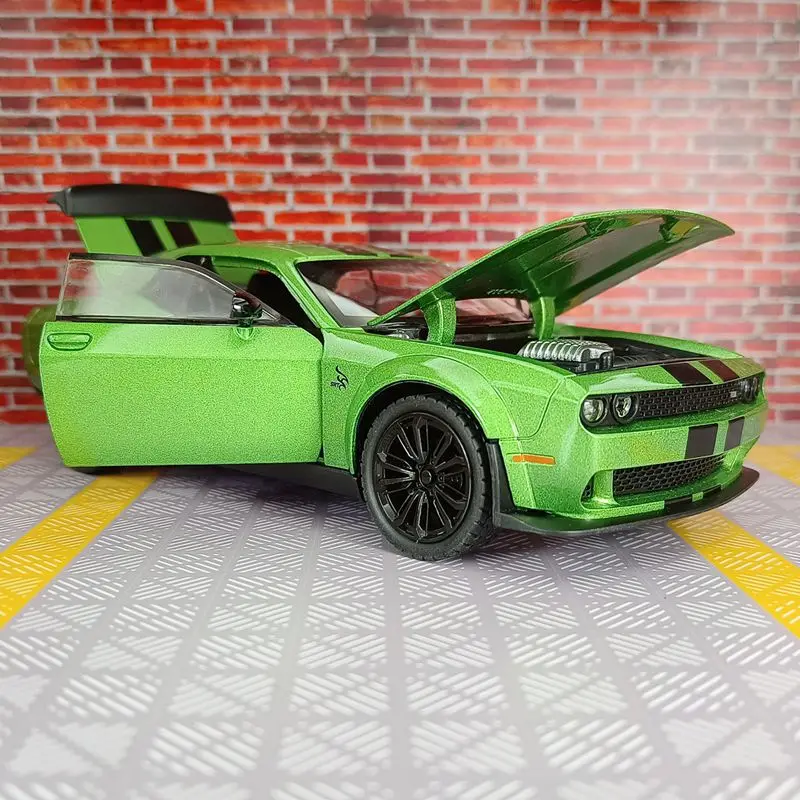 1:22 Dodge Challenger SRT Hellcat modelo de carro em liga com portas e capô do motor que pode ser aberto para brinquedos infantis no trun