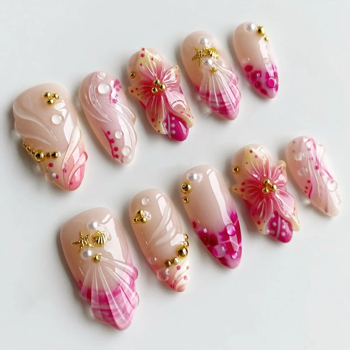 24pcs Mid-length Almond False Nails 3D Golden Starfish Shell Nails Set Press on French Flower Pearl Wearable Fake Nails Tips Art