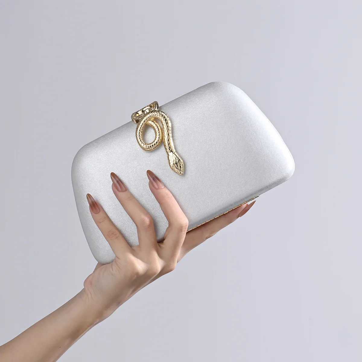 

2025 Snake Bucket Evening Bags Luxury Solid Chain Shoulder Crossbody Bags Party Wedding Clutch Women Elegant Dinner Bag