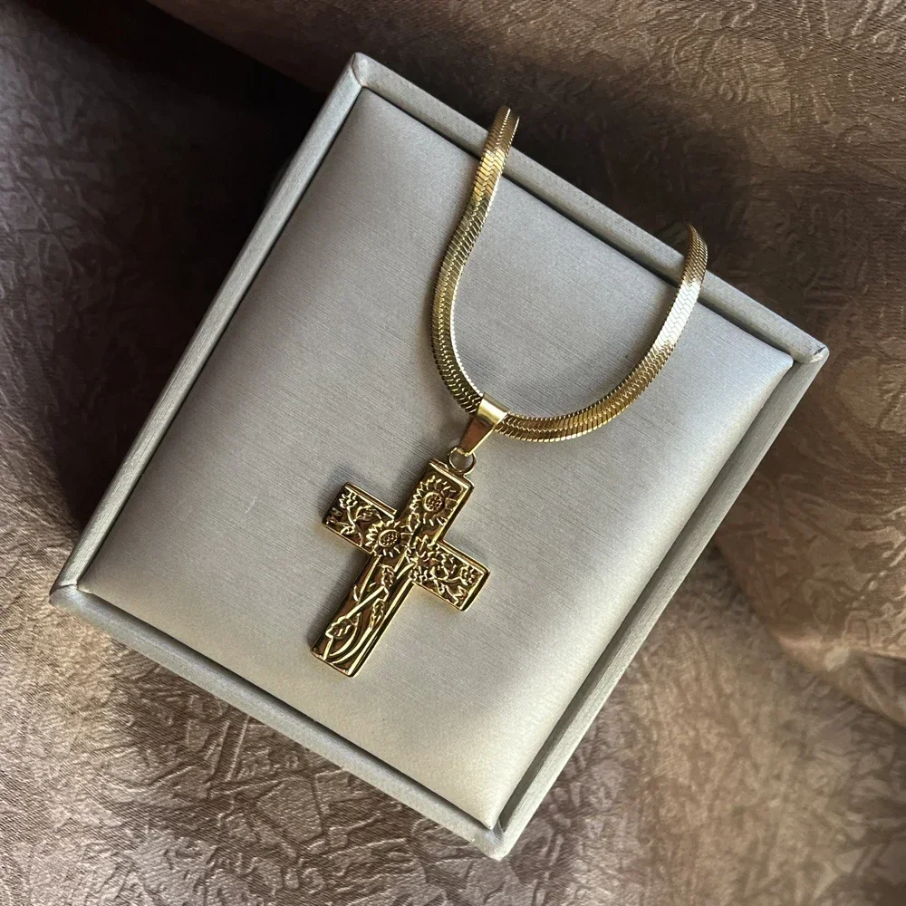 Stainless Steel Exquisite Sunflower Cross Pendant Necklace Flat Blade Chain Personality Niche Design Versatile Chain Choker