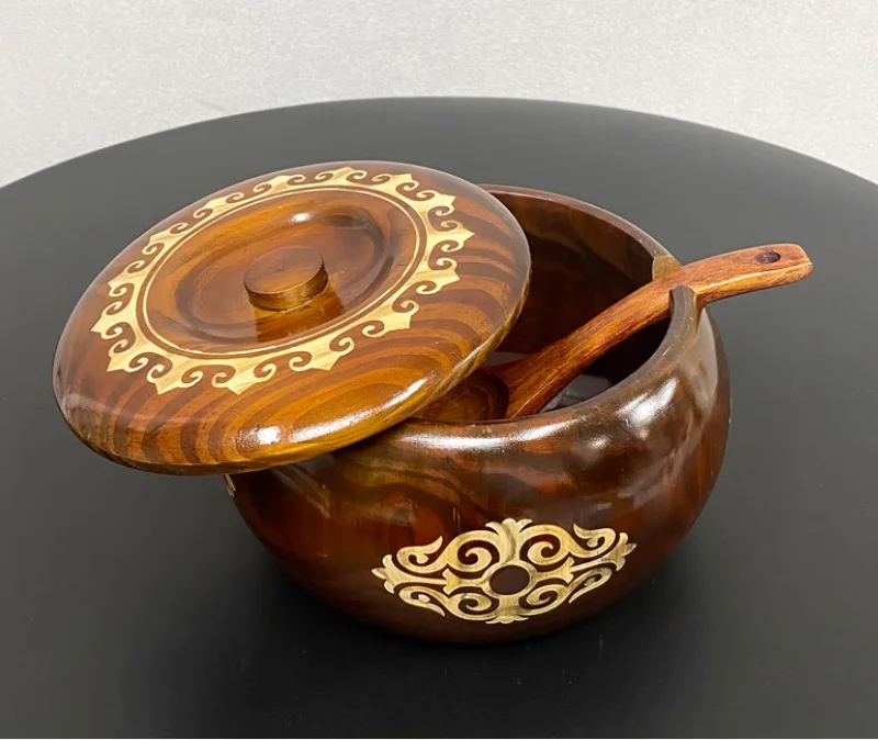 Mongólia interna chinesa com colher de madeira espessada tigela de madeira doméstica