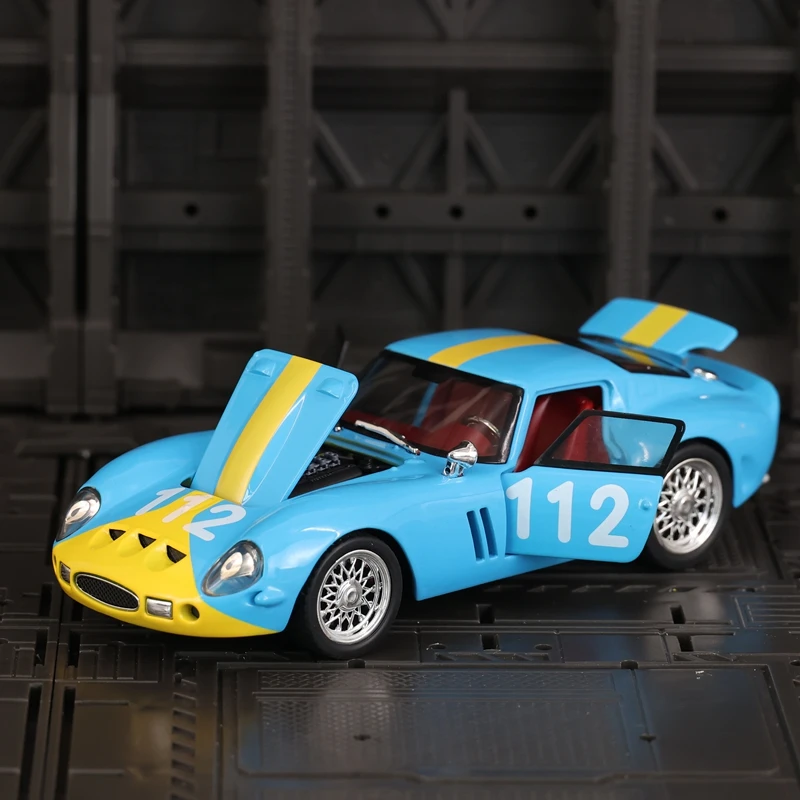 

1:32 250GTO alloy racing model car ornaments collection doors and hood trunk can open can be given as a birthday gift to friends
