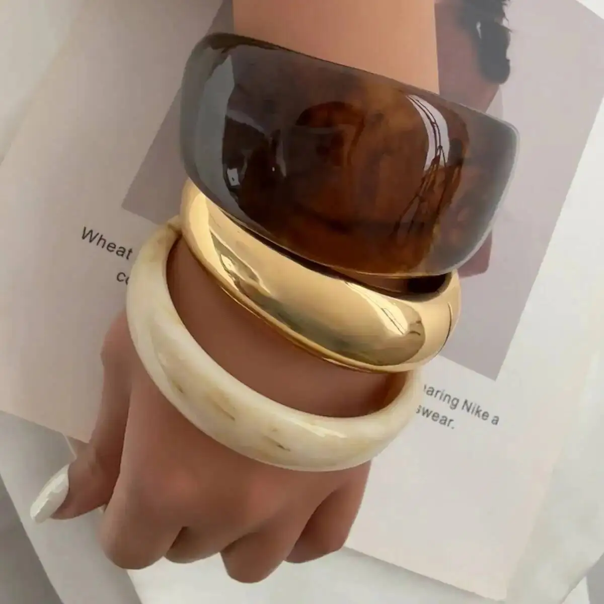 

SHIXIN 3 Styles Brown Beige Round Thick Acrylic Bracelet Women Luxury Stackable Resin Metal Wide Cuff Bangle New Year Jewelry