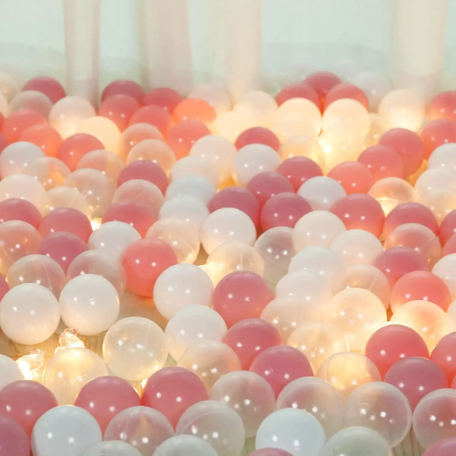 Zachte plastic ballenpitballen, 100 stuks roze + wit + transparant, plastic speelgoedballen voor kinderen, verpletterende stressballen voor feestjes