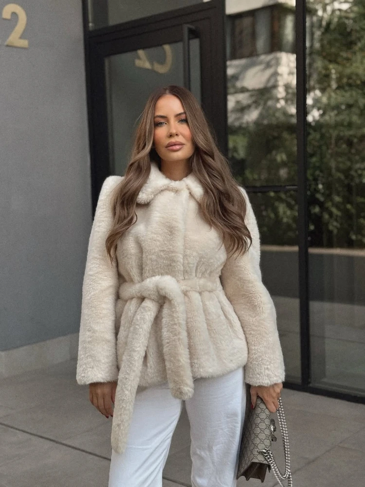 Tsiisd أناقة الدانتيل متابعة فو الفراء أبلى للنساء التلبيب مدبب الخصر المرقعة تخفيف أبلى الشتاء الإناث فو الفراء معطف جديد #2