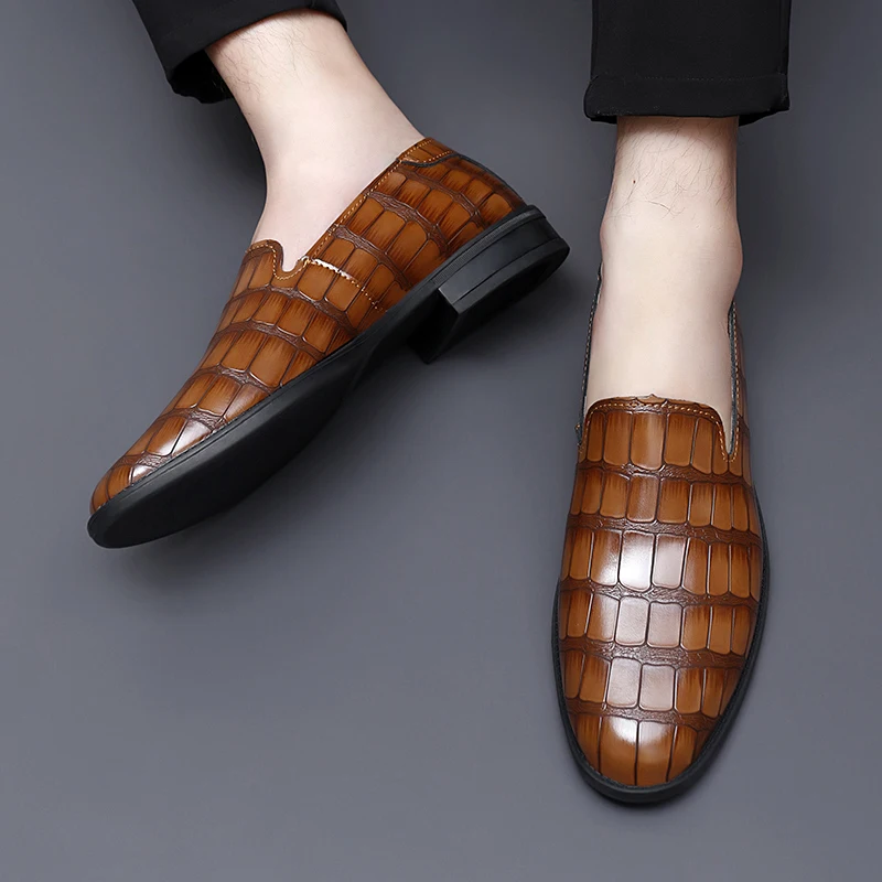 حذاء رجالي كبير الحجم خفيف الوزن ومريح ومسامي منقوش بالحجر عالي الجودة حذاء عصري شبابي #1