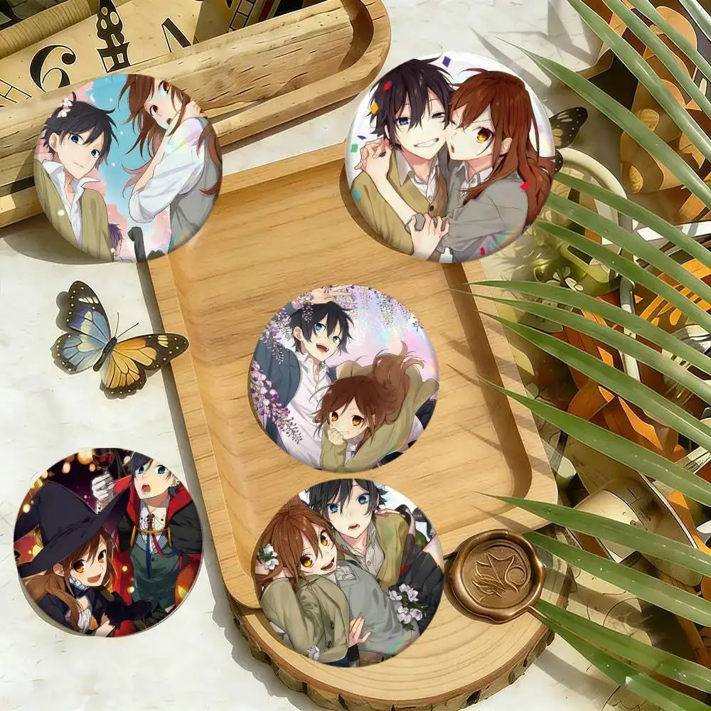 Anime H-Hori San To Miyamura Kun Badges 25 32 44 58 75 Mm Round Cosplay Pin Bag Decor Fans Collect Friends Gifts Brooch Souvenir