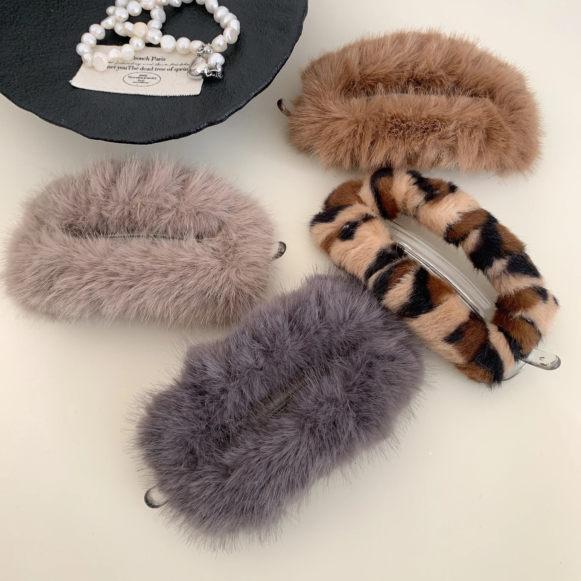 New Cute Faux Fur Twisted Hair Clip Large Size Soft Plush Furry Hair Clips Plastic Hairpin Women Hair Accessories