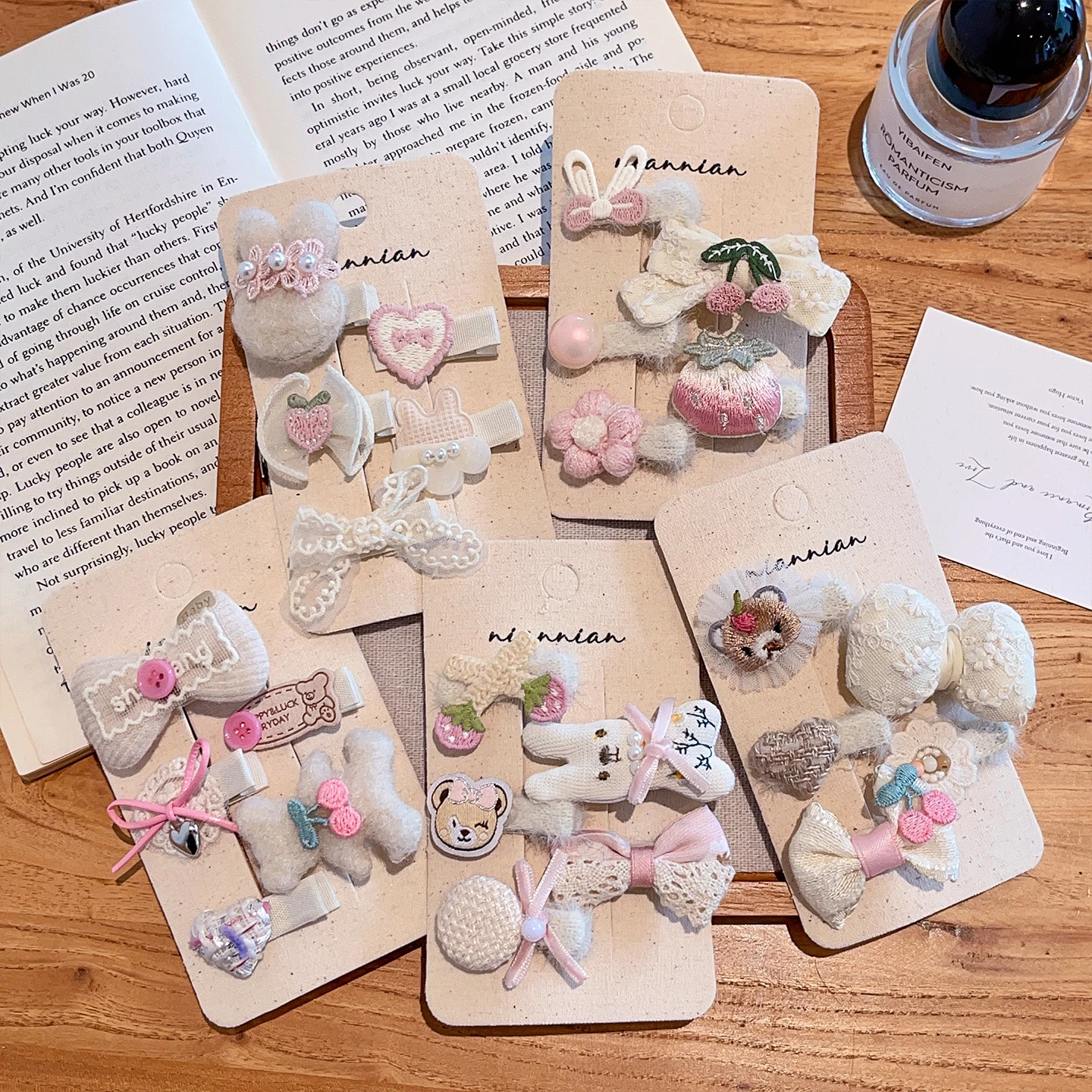 Neue Mode 5-teiliges Set Spitzen-Haarspangen mit Schleife für Frauen, Mädchen, Kinder, Niedliche Stoff-Haarspangen mit Cartoon-Tier- und Fruchtmotiven, Accessoires, Geschenk – Detail 1