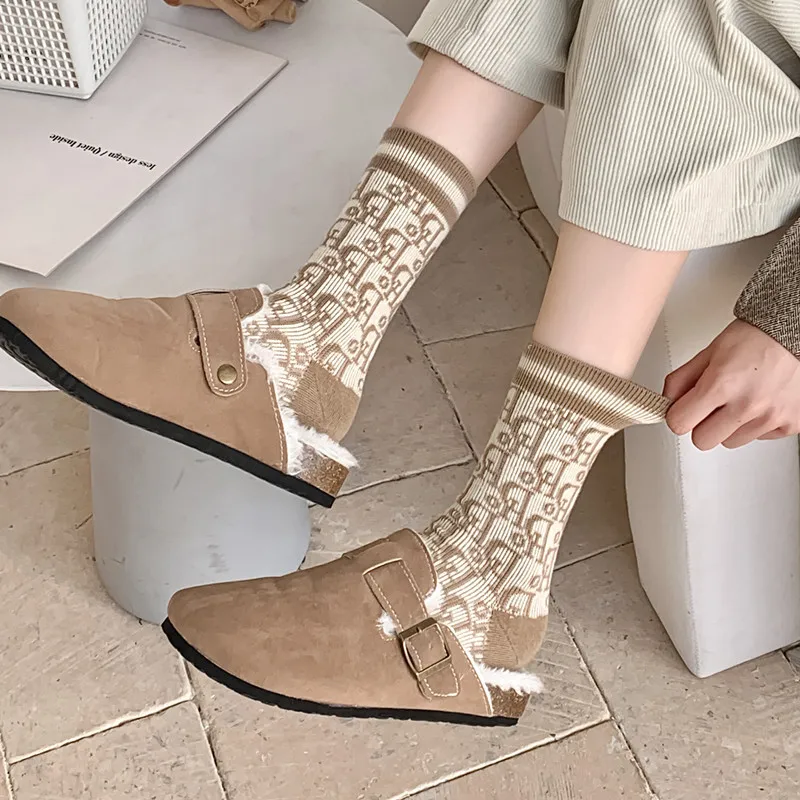 Kuwa 1/2 ペアトレンディな冬のウールの靴下レディースモノグラムパターン無地肥厚ミドルチューブソックス通気性卸売