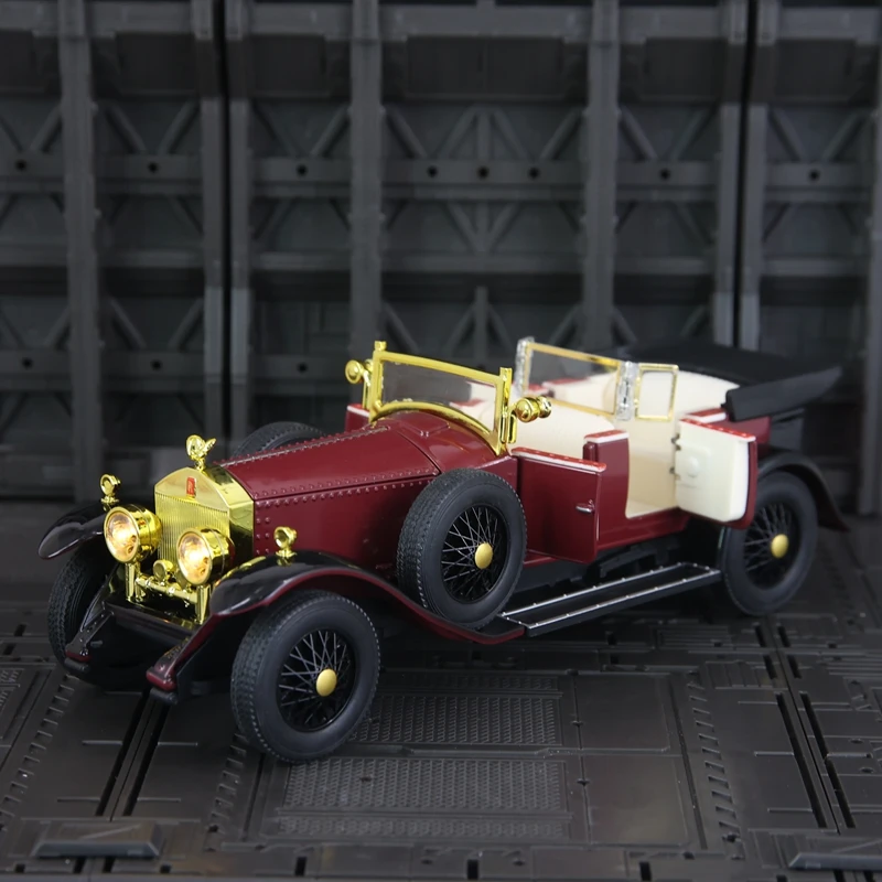 

1:24 generation Phantom classic classic car alloy model car ornaments retro toy car acousto-optic pull back door can be opened