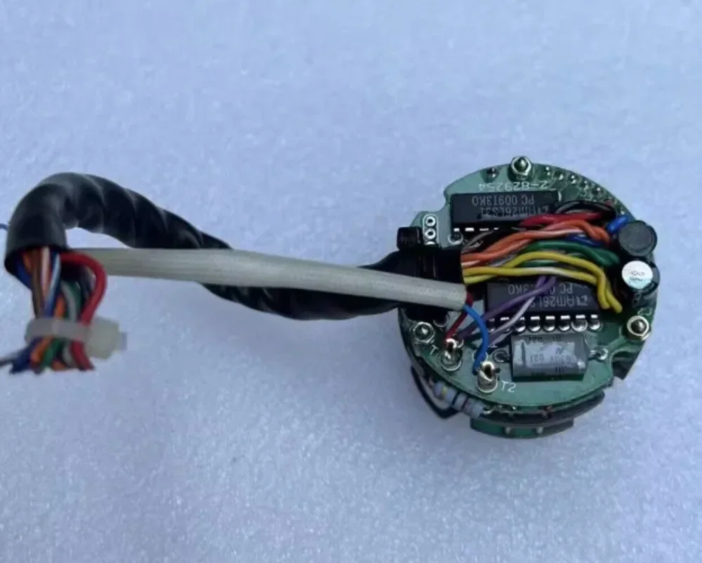 2025/QTY:1 LHB-048-2000/LHB-067-2000 2000P/R Codificador de servo motor (usado e testado)