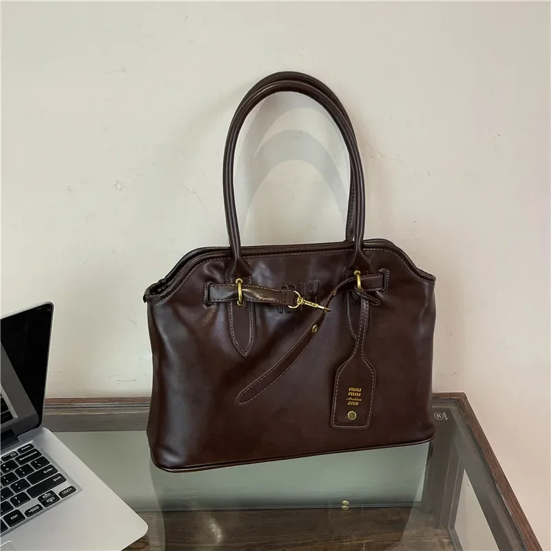 

Stylish High-End Unique Leather Handbag Elegant Crossbody With Letter Logo For Women Fashion And Spacious Messenger