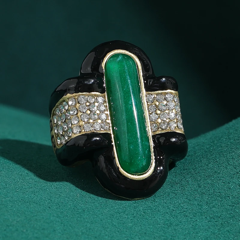 

Vintage Black Enamel Green Agate Rings Cross Antique Gold Plated Designer Jewelry Retro Female Luxurys Art Elegance Accessories