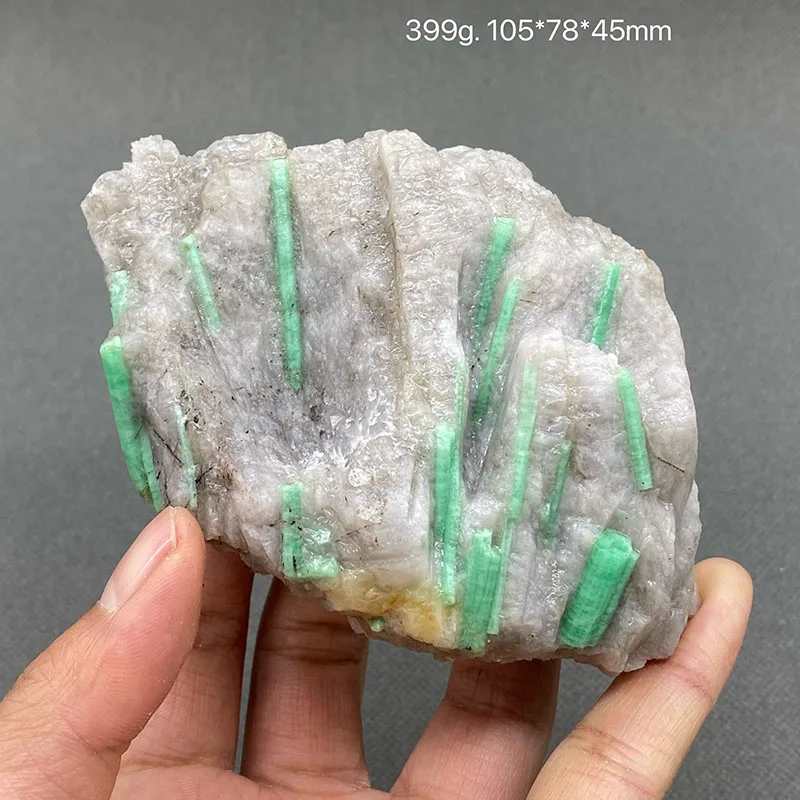 

100% Natural green emerald mineral gem-grade crystal specimens stones and crystals quartz crystals