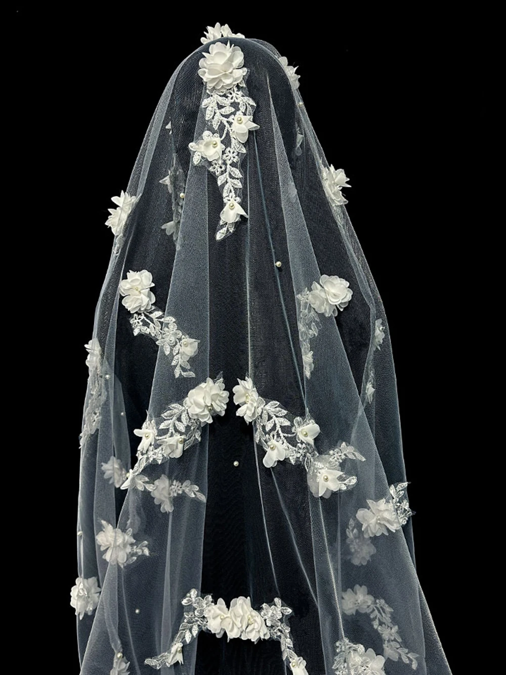 Light Luxury Multiple Sizes Bridal Veils Women's Solid White Flower Applique Pearls Beading Floor Length Wedding Accessories