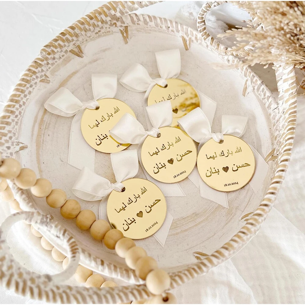 Étiquettes rondes personnalisées en acrylique gravées avec texte arabe, étiquettes de nom de mariage, étiquettes circulaires pour le jour du henné, baptême de bébé, 30/50/100 pièces
