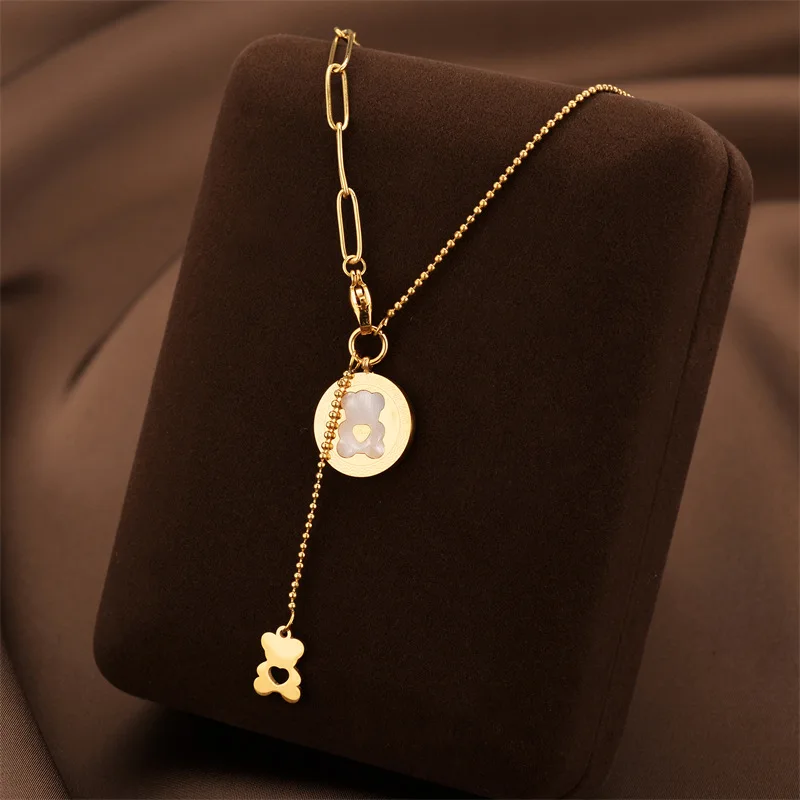 Collar con colgante redondo de concha de oso fresco, cadena de clavícula de acero de titanio que no se decolora para mujer
