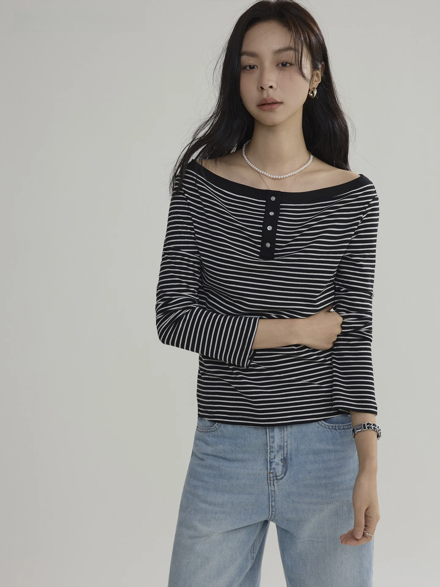 

Женская футболка Slim Fit с одним открытым плечом, в полоску, с длинным рукавом, Joli Choose, повседневный стиль, базовая модель с дизайном, открывающим плечо