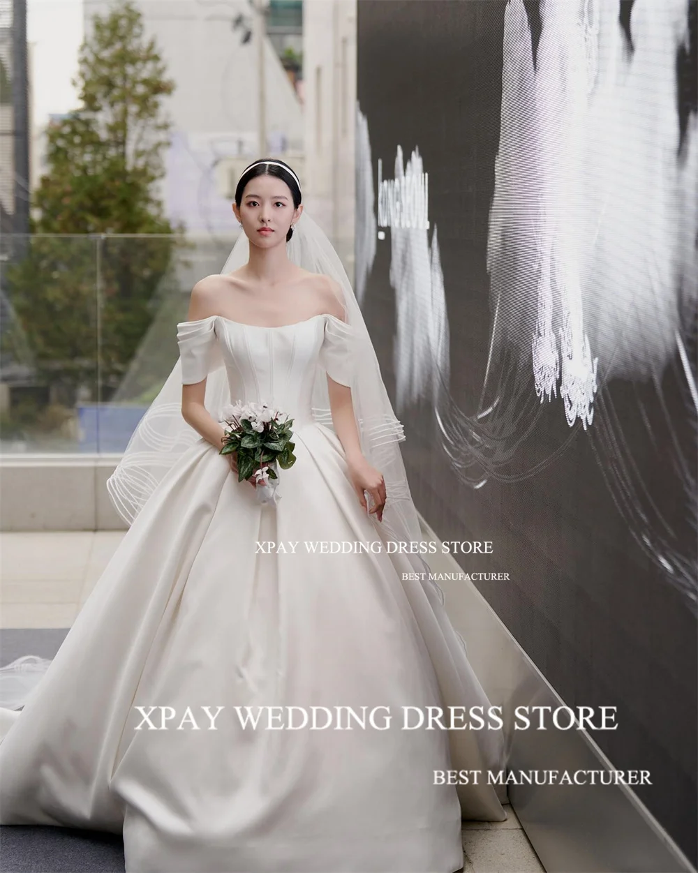 Xpay Vintage von der Schulter Korea eine Linie Hochzeits kleid Kurzarm Satin Ballkleid Fotos schießen offene Rücken Falten Brautkleid