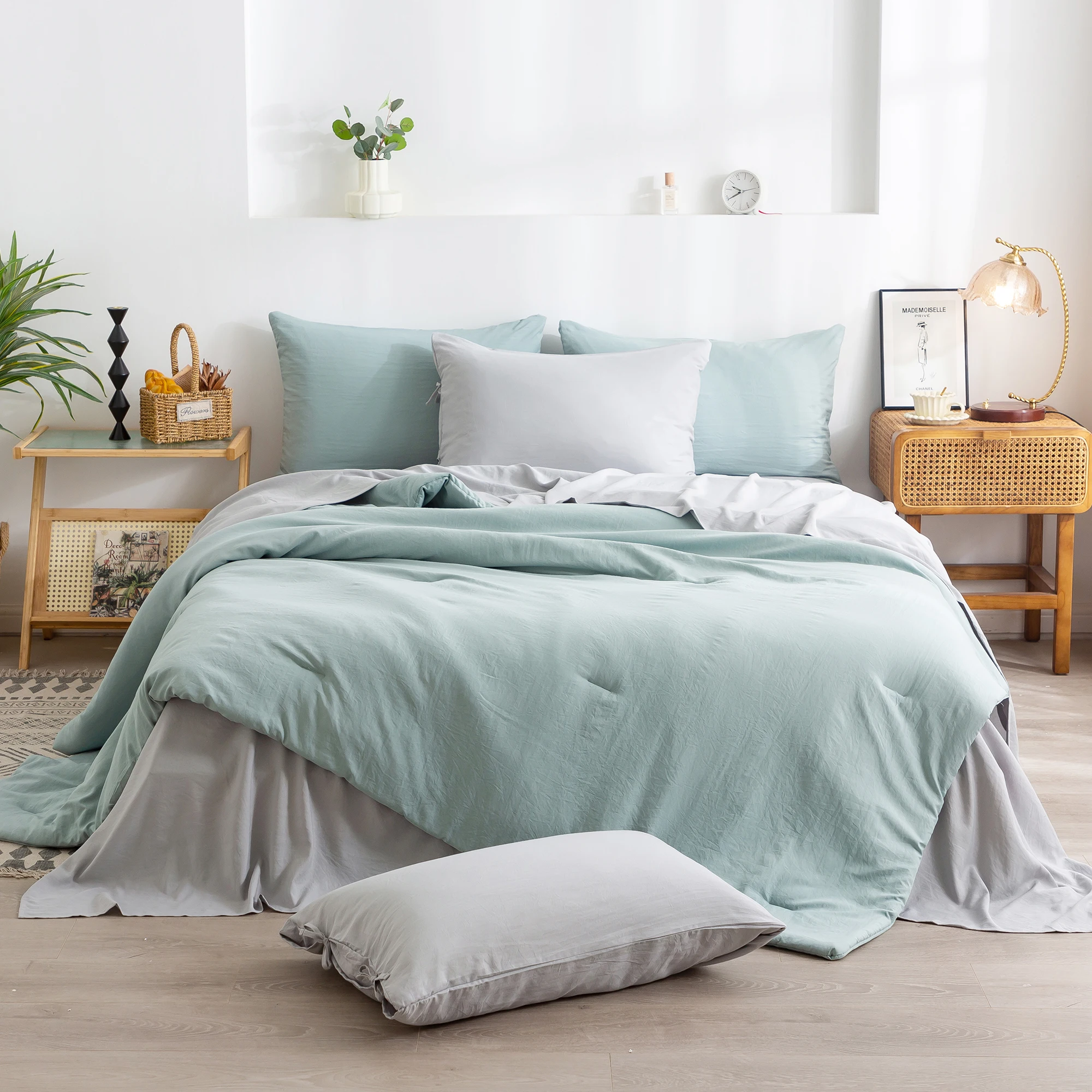 

Light gray and sage green 7-piece bed bag,Super soft washed polyester cotton Twin size bed quilt and bedding set pillowcase.